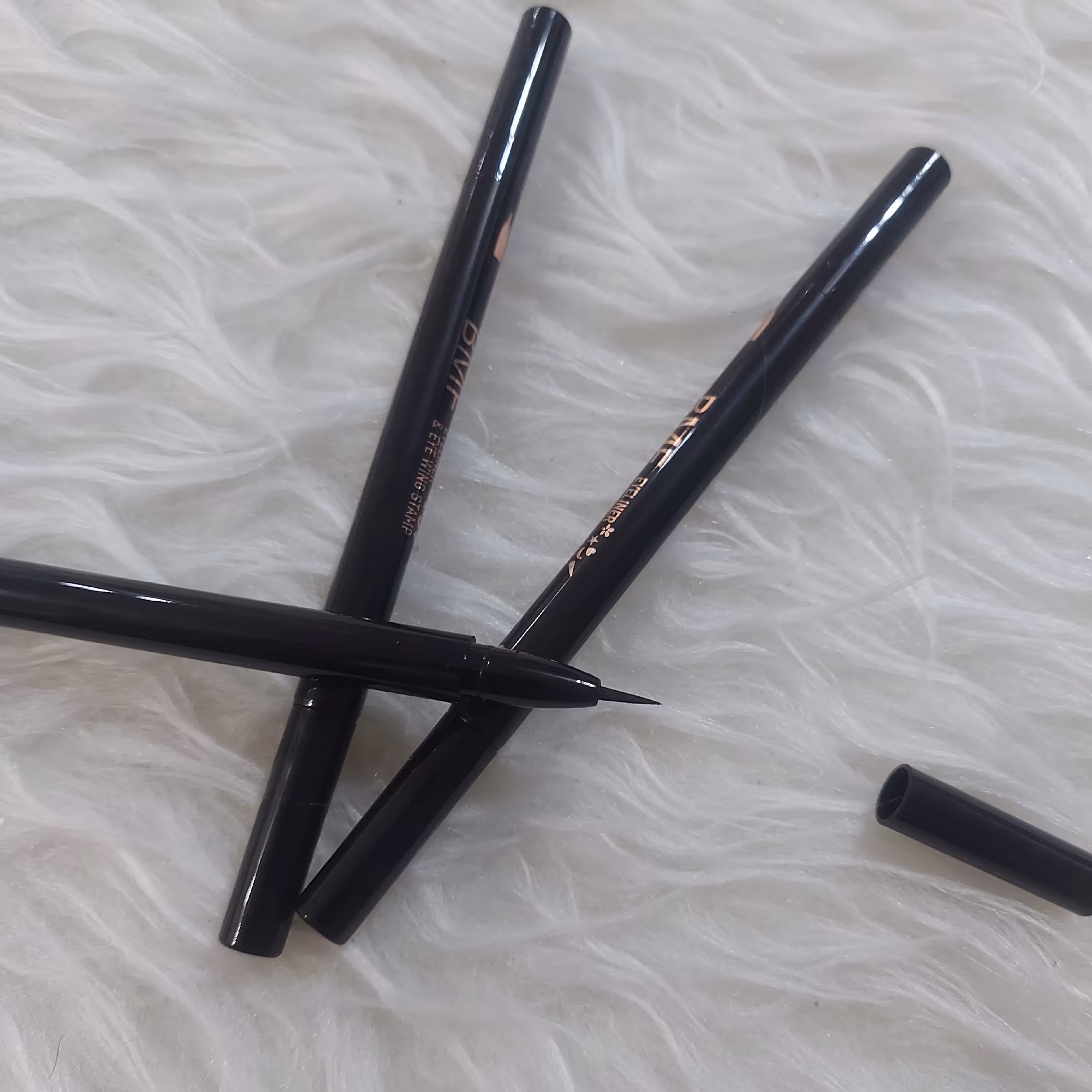 خط چشم مهر دار