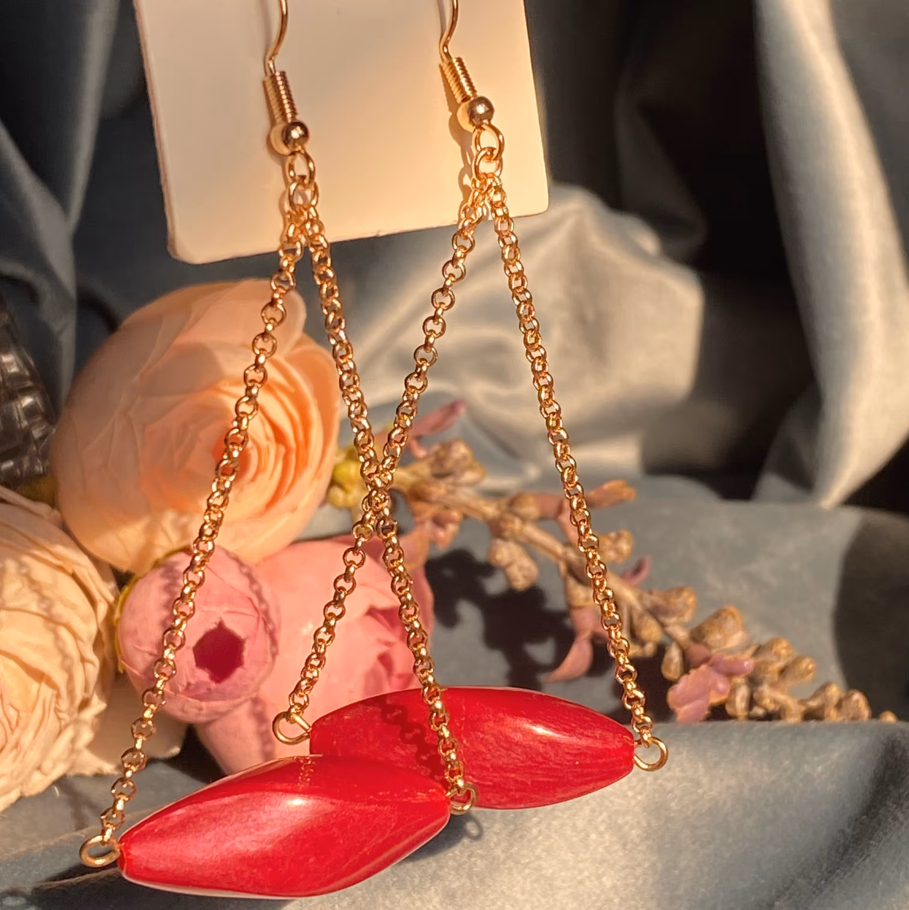 گوشواره آویز بسیار خاص و زیبا در گوش گوشواره اقتصادی برای کادو تولد اکسسوری دخترانه وارداتی زیورالات خاص