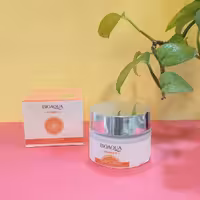 کرم روشن کننده و آبرسان مدل Vitamin C  با حجم 50 میل