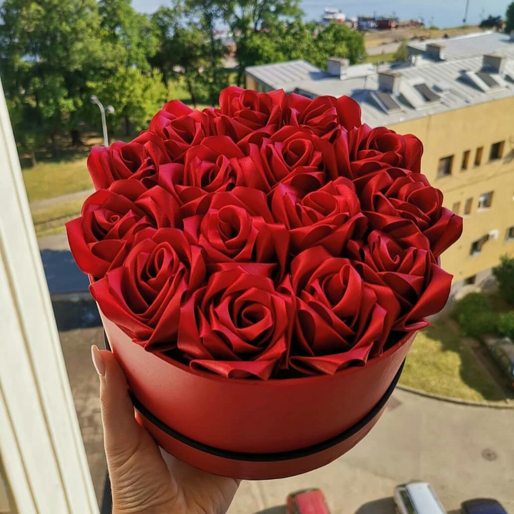 جعبه گل کادو تولد (انتخاب رنگ گل و جعبه به سلیقه مشتری)