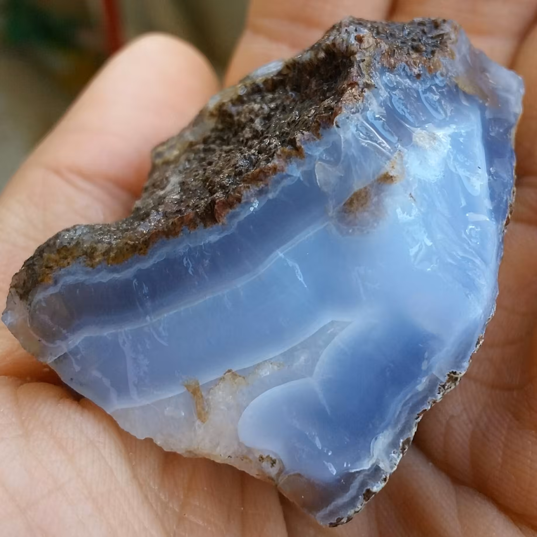 سنگ راف عقیق آبی بسیار پر رنگ محشر 
100در100 طبیعی
شاهکاار خلقت
تکرار نشدنی
