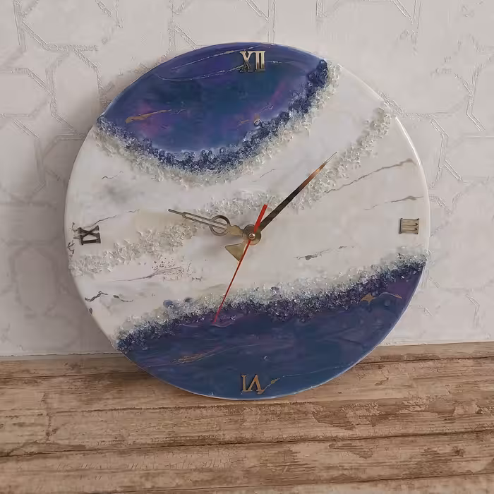 ساعت رزینی دست ساز  قابل سفارش در رنگ و ابعاد مورد نظر شما