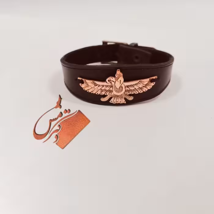 دستبند چرم طبیعی طرح فروهر قلمزنی شده 