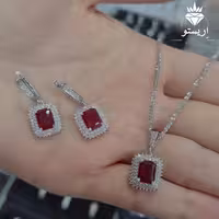 نیمست نقره جواهری نگین قرمز (با زنجیر)مجلل و خاص با عیار 925 و آبکاری طلاسفید(با زنجیر خاویاری ایتالیایی اصل به طول 45cm