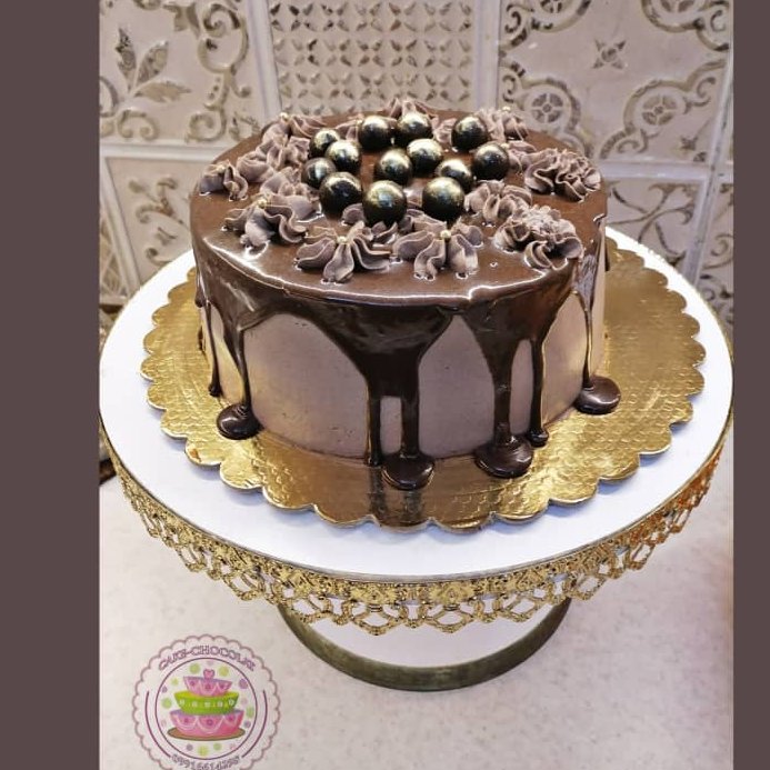 کیک شکلاتی با روکش شکلات