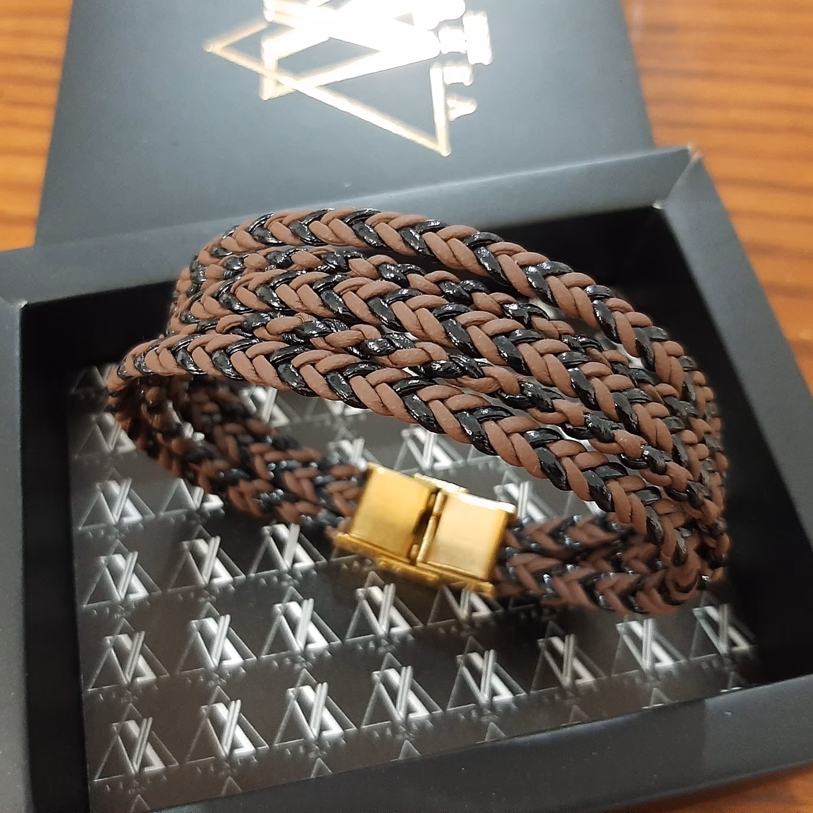 دستبند چرم پنج ردیفه مشکی قهوه ای