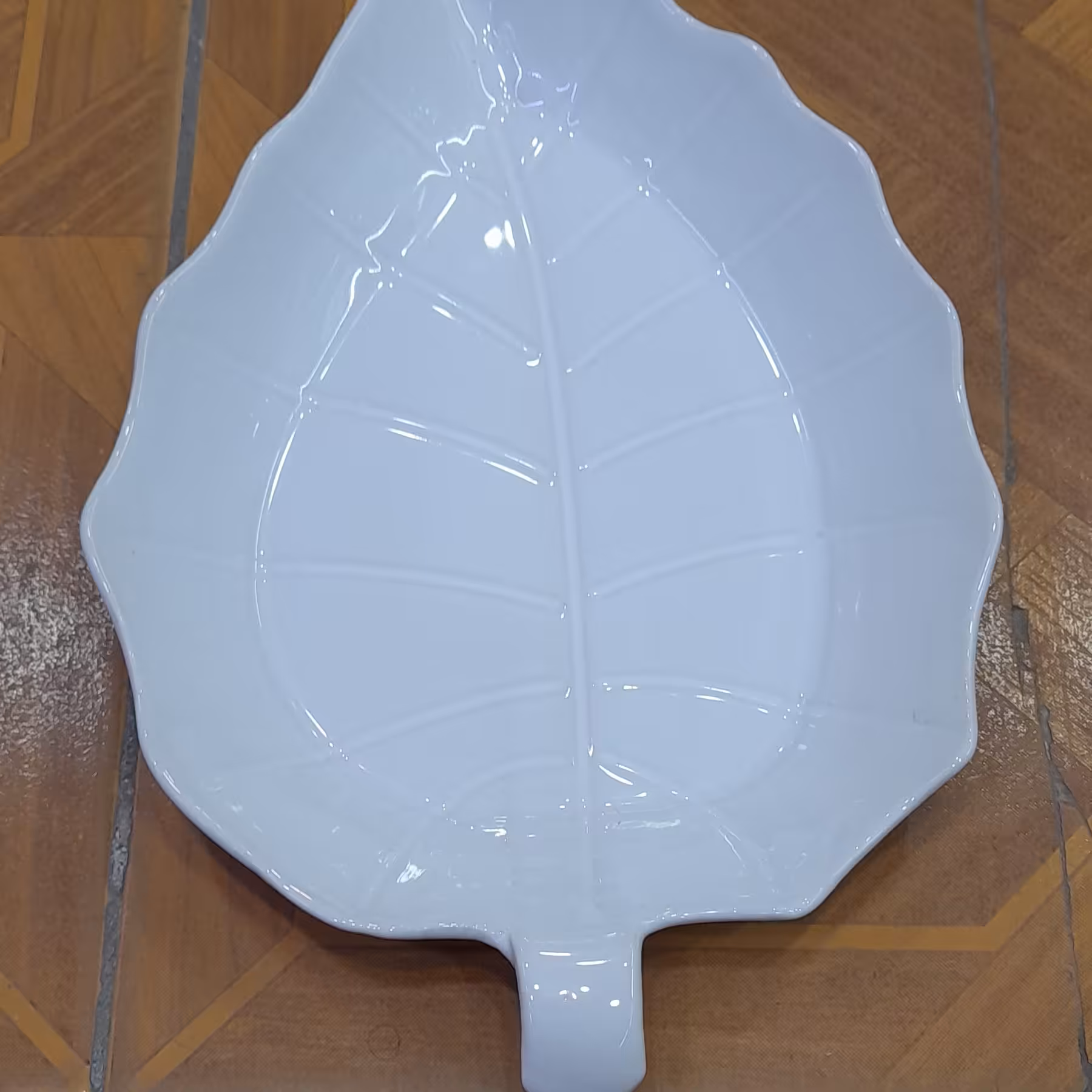 شیرینی خوری سفید ساده طرح برگ کوچیک و شیک مخصوص ظرف شیرینی خوری