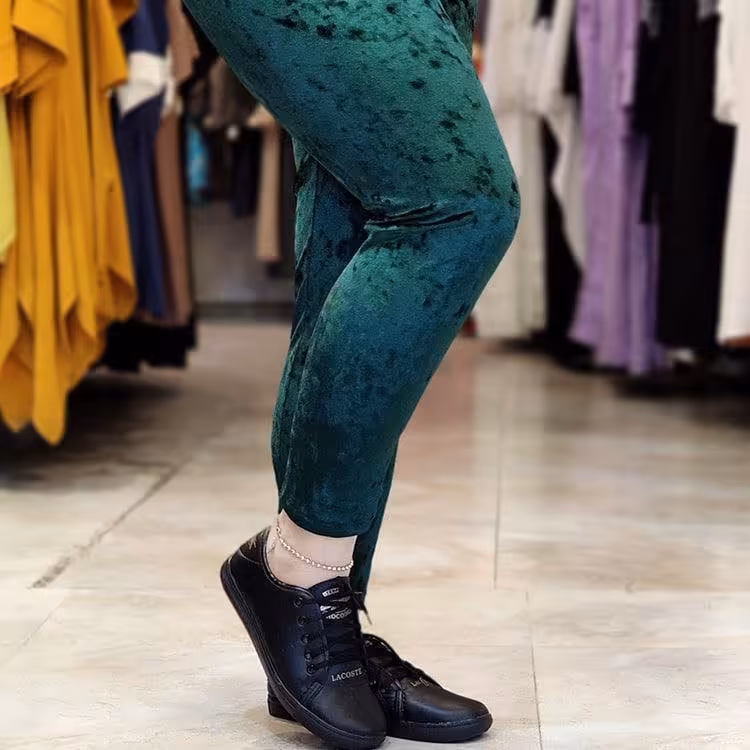 شلوار زنانه مخمل آینه ای تک رنگ مشکی فاق بلند مرغکدار قد 100