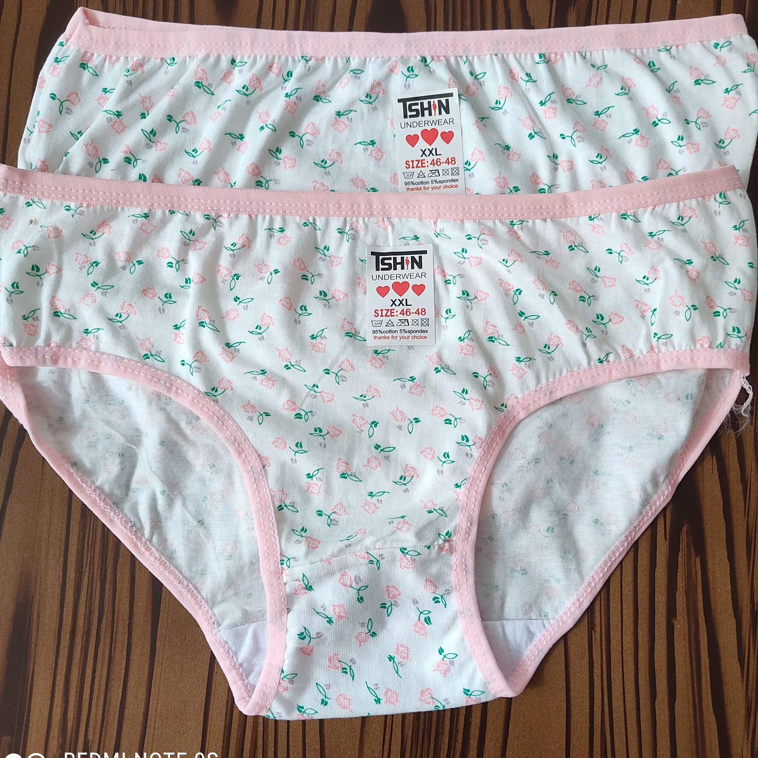 شورت نخی طرحدار نوار صورتی فقط دو عدد مونده سایز xxl