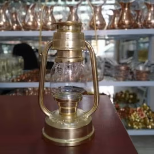 فانوس در تک رنگ طلایی  قابل استفاده شمعی هستن و دکوری مخصوص علاقه مندان به