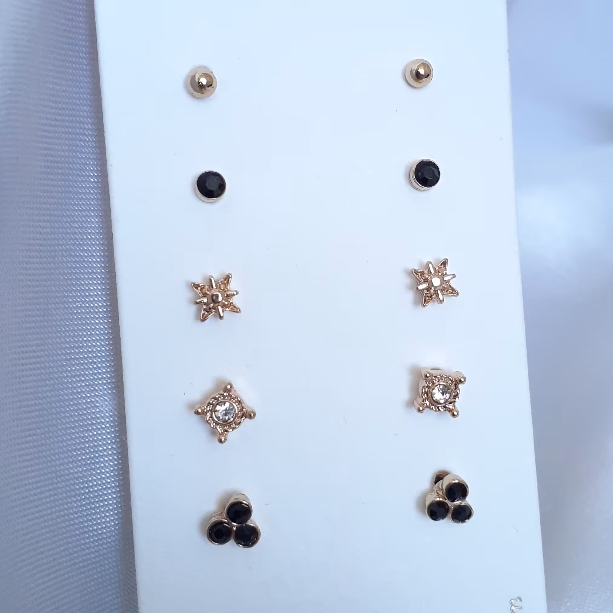 پک گل گوش 5 جفت در طرح های متنوع رنگ طلایی نگین دار