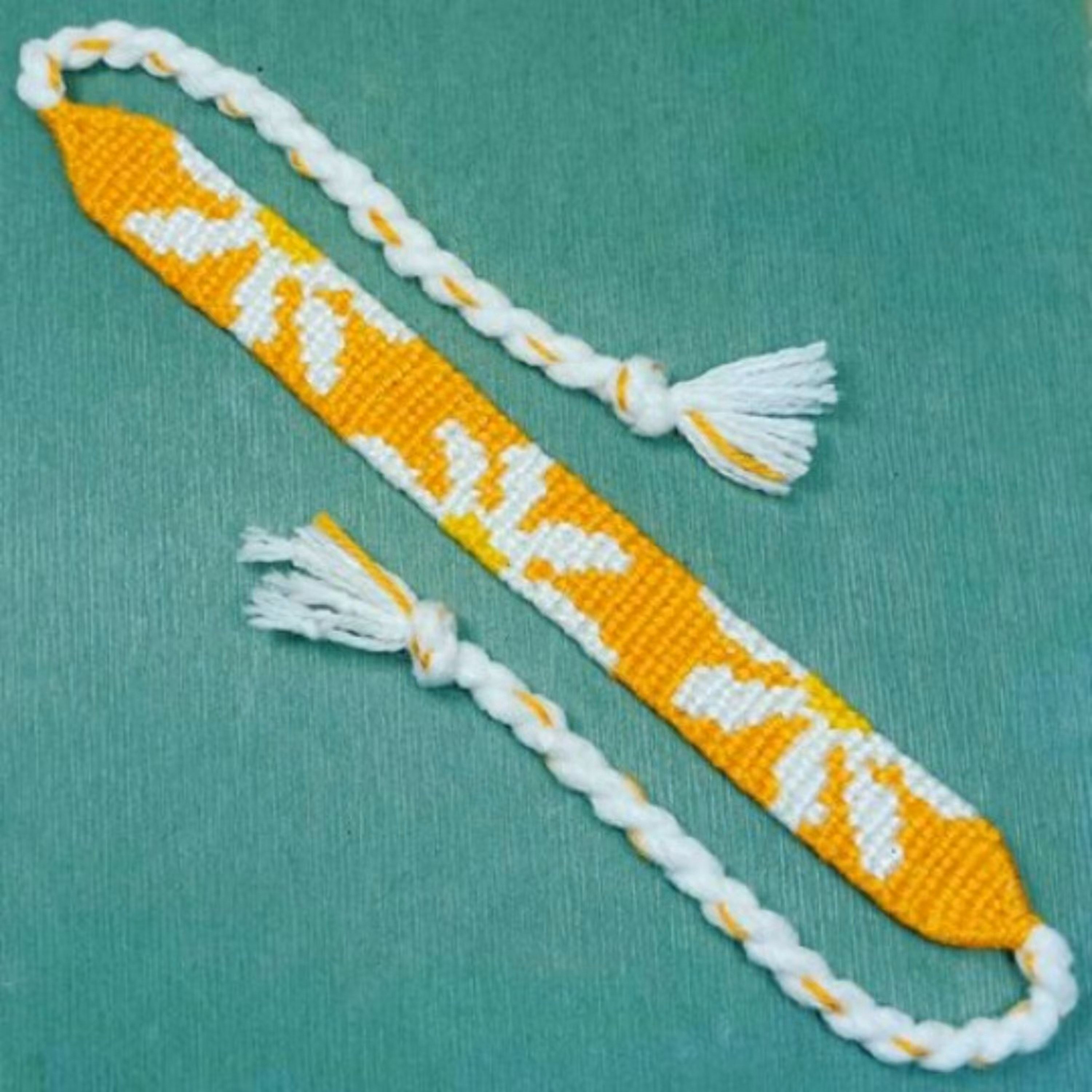 دستبند دوستی طرح گل های بهاری کد 42