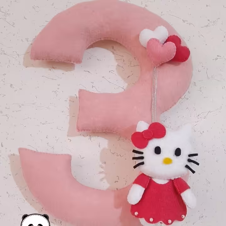 استند عدد تولد، نمدی، طرح کیتی 