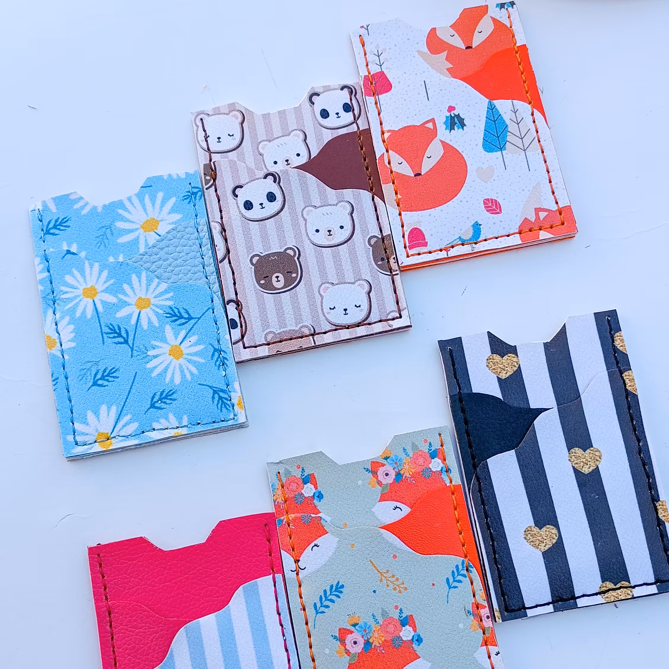 یه جاکارتی سبک و جادار  میتونید با طرح دلخواهتون سفارشش بدین جنس چرم مصنوعی    