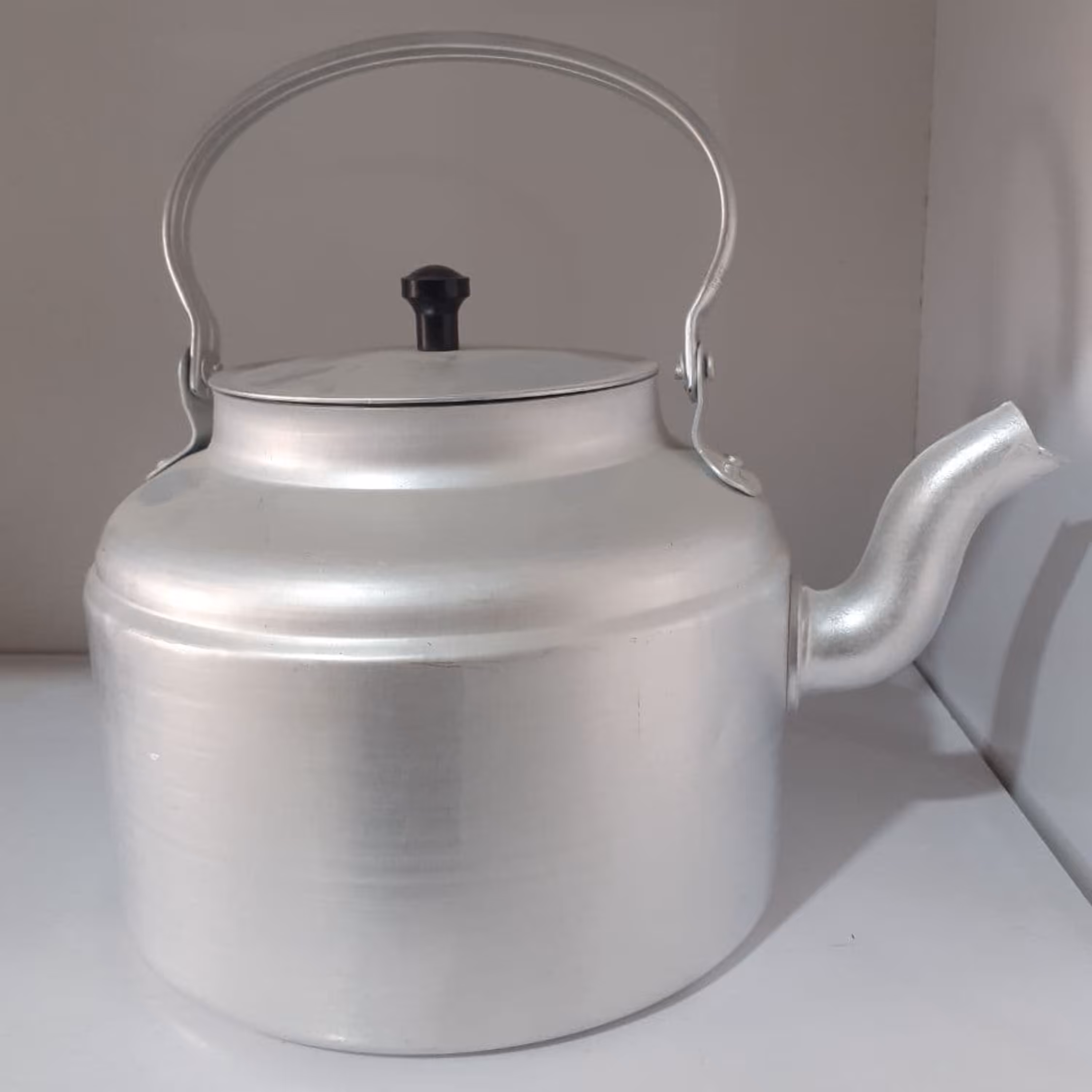 کتری سفید روی آلومینیومی روحی ورق ضخیم 6لیتری سایز 36  برند معتبر مهتاب باکیفیت