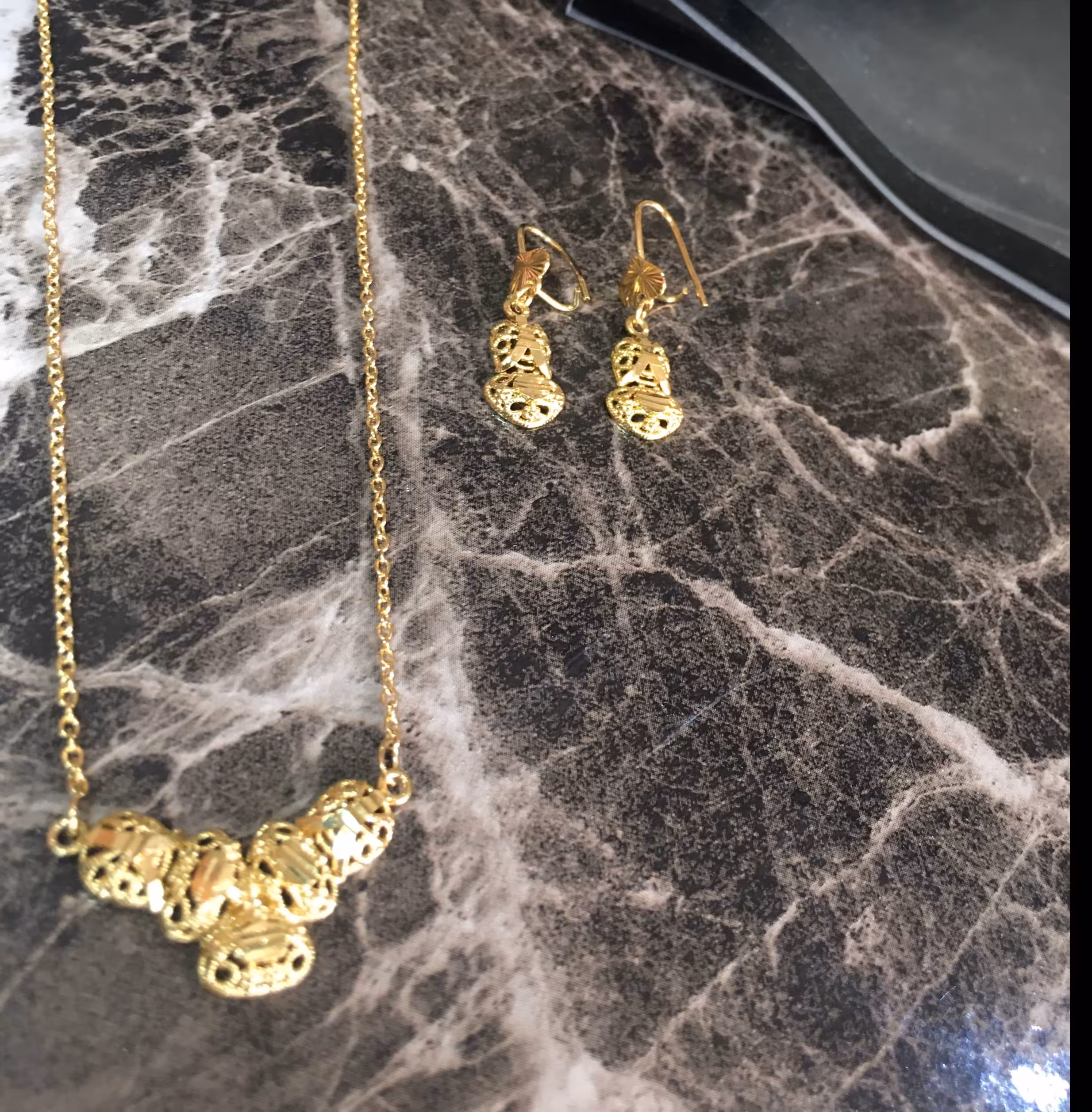 ست گوشواره و گردن بند طلایی طرح طلا رنگ ثابت 