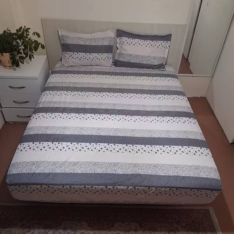 سرویس ملحفه مدل کشدار ni06078 طرح مینی گلبرگ کد 180  دو نفره سه تکه