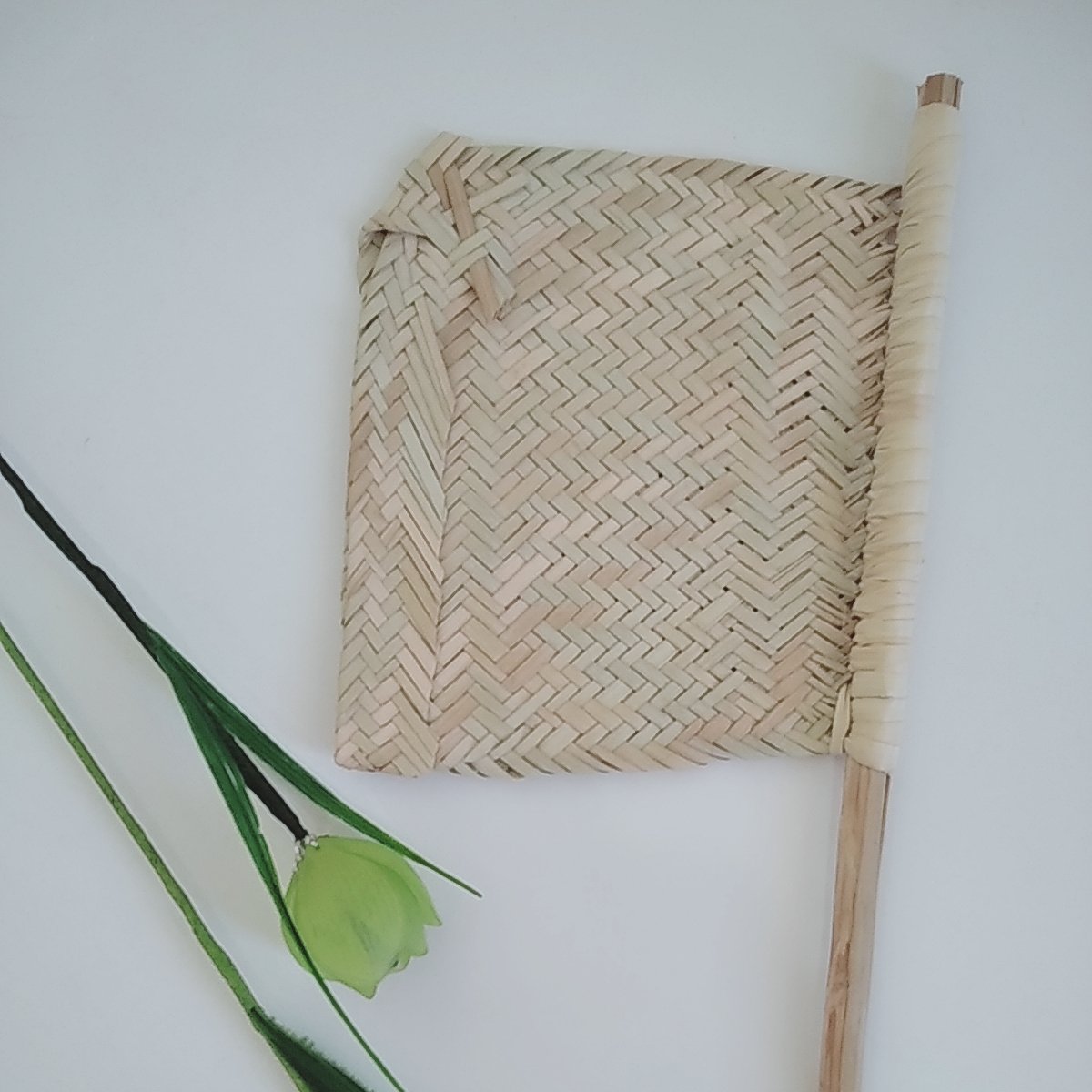 بادبزن حصیری کوچک