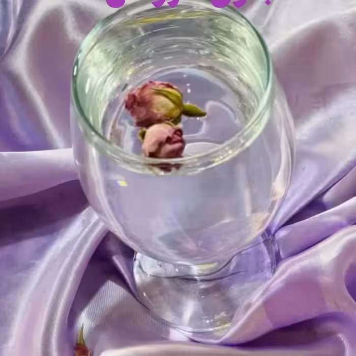 گلاب ناب و خاص وعالی ارگانیک با عطر مسحور کننده گل های محمدی نیم لیتر 