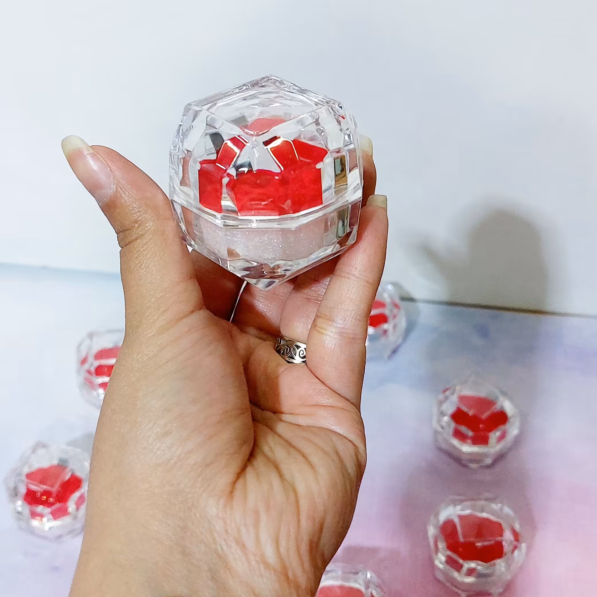 جعبه انگشتر کریستال 6 عددی طلا و جواهر  شفاف  بی رنگ   ابر دار کهن 