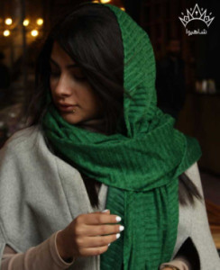 شال مخمل پلیسه منگوله ماکارونی رنگ قهوه ای تیره قواره 220 در 75
