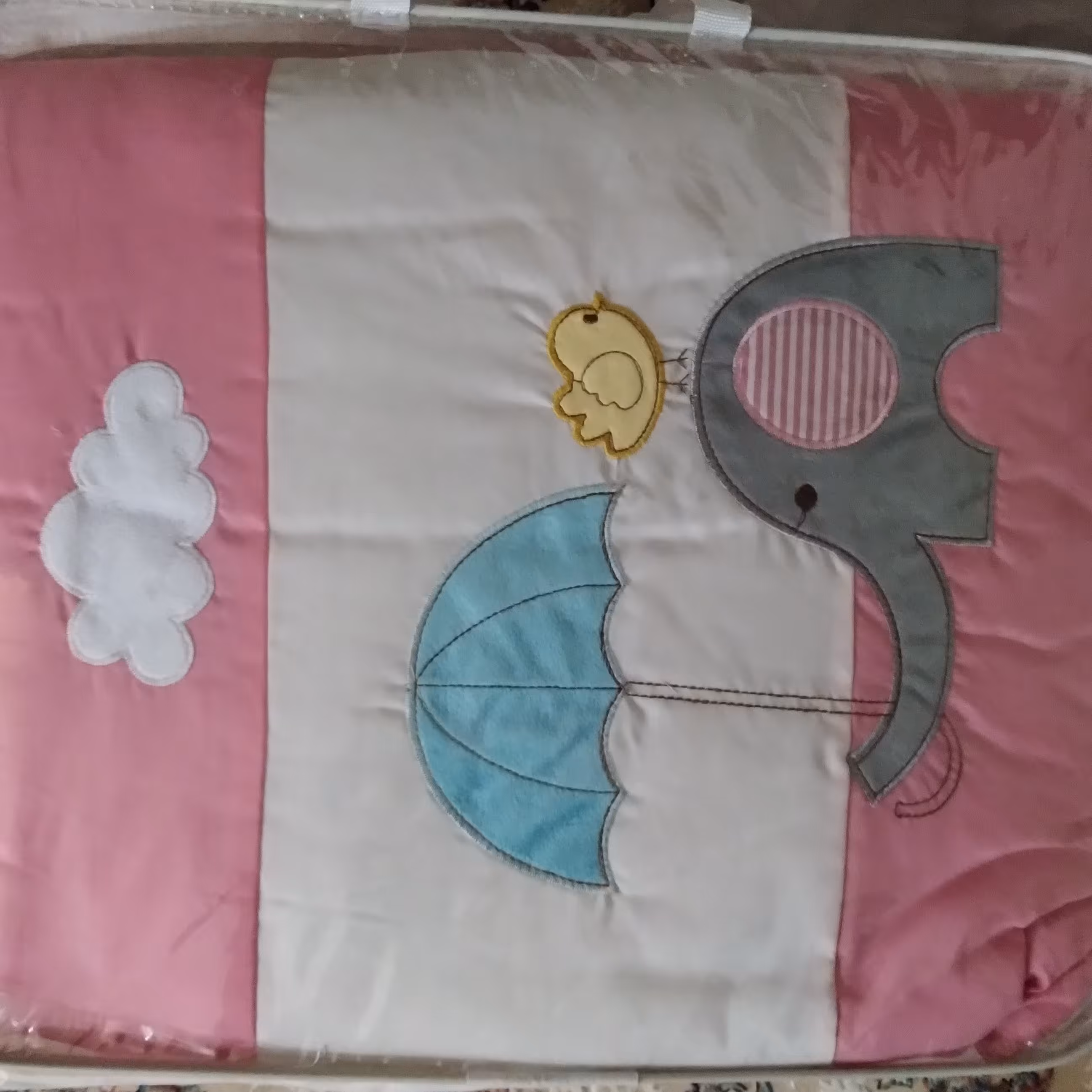 سرویس خواب نوزادشامل قنداق فرنگی وپتووتشک ومتکاباقیمت بسیارمناسب