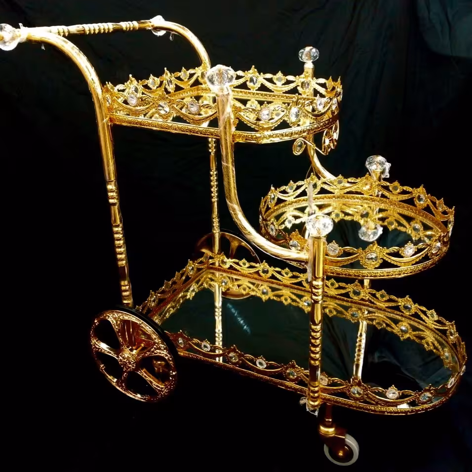 میز پذیرایی سه طبقه ال چرخ دار طرح رومی رنگ طلایی 