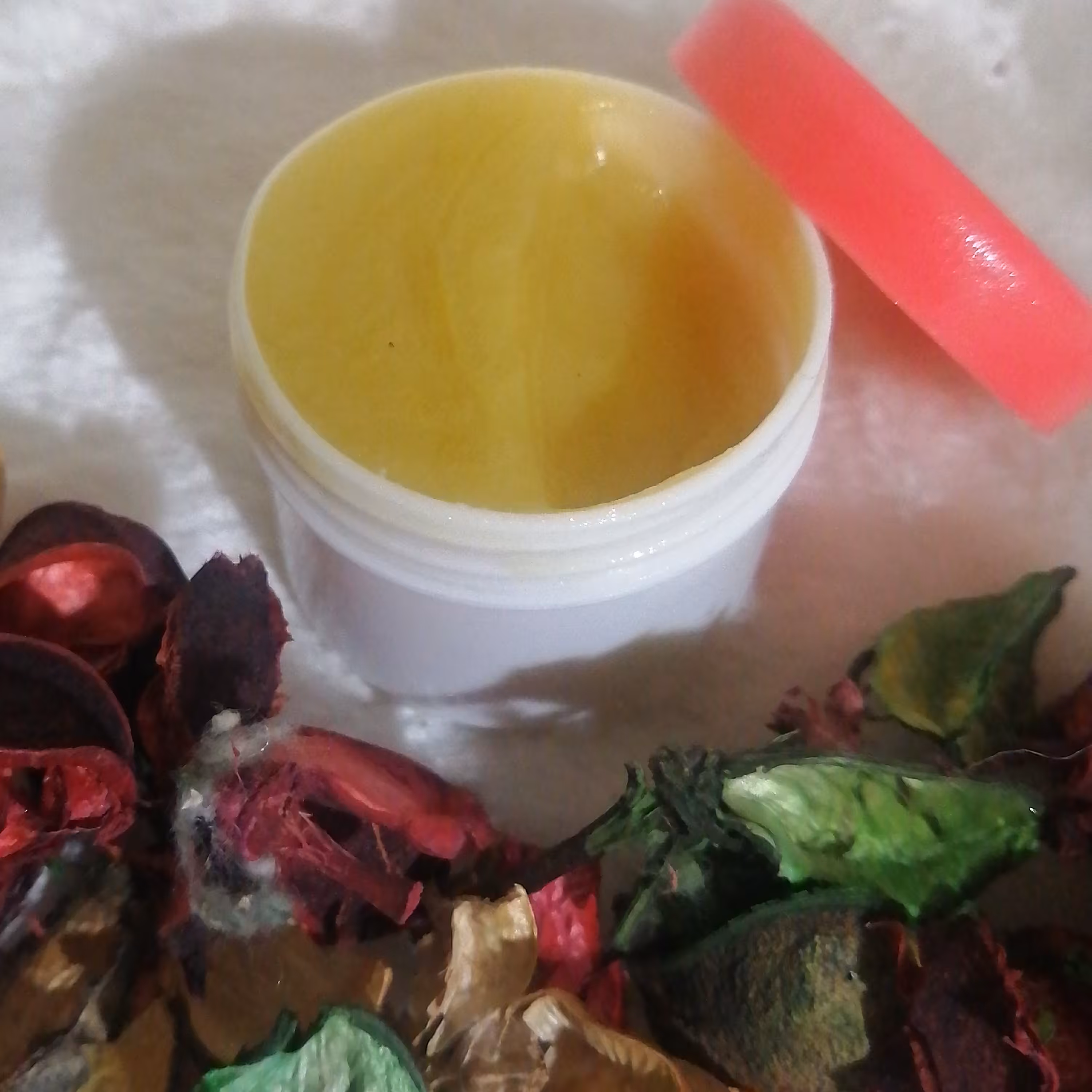 پماد مسکن درد گیاهی بسیار عالی مفید مخصوصا برای درد زانو وکمر درد