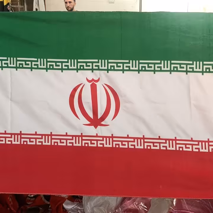 پرچم ایران در ابعاد مختلف موجود است