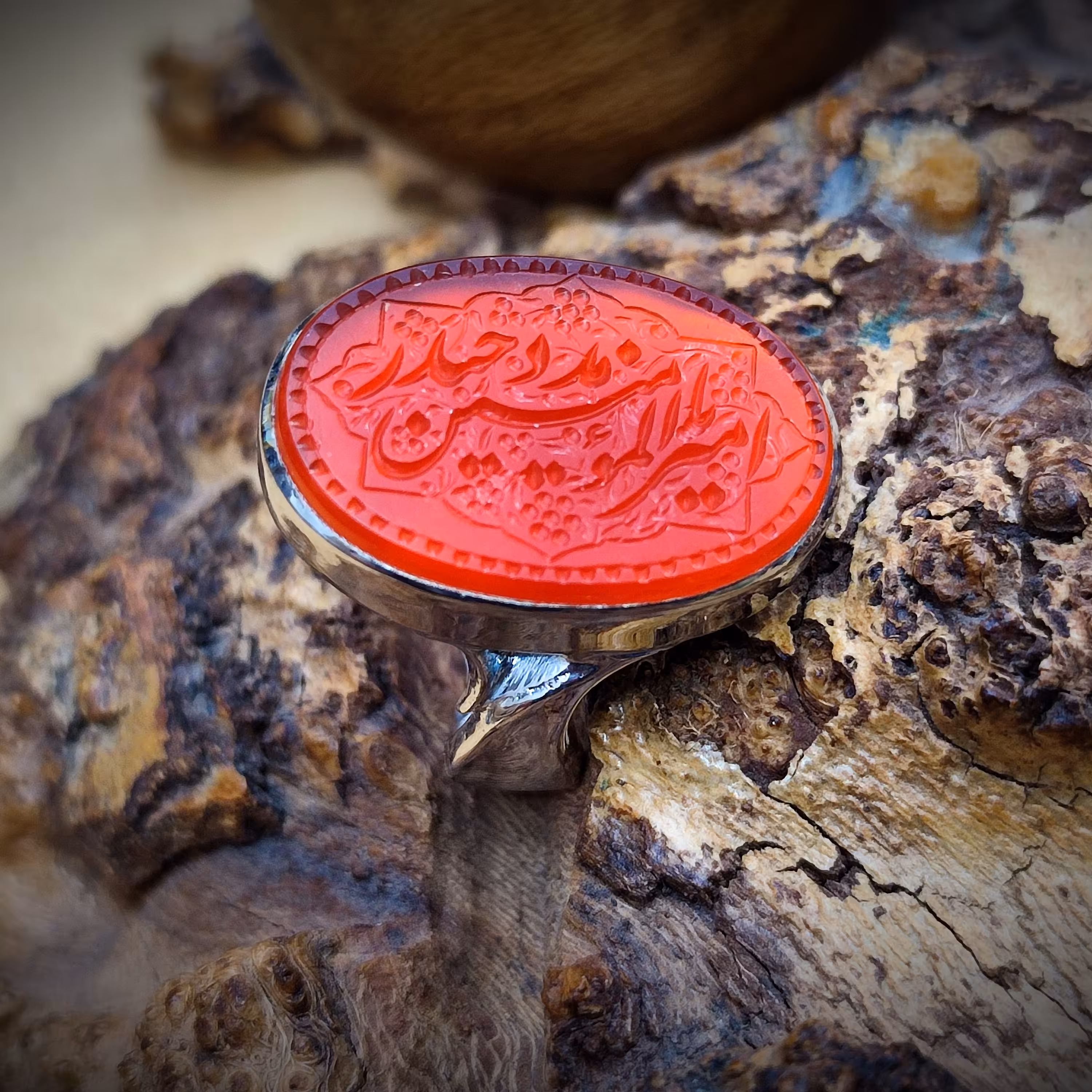 انگشتر نقره دستساز مردانه با نگین عقیق سرخ یمن خطی اصیل و طبیعی