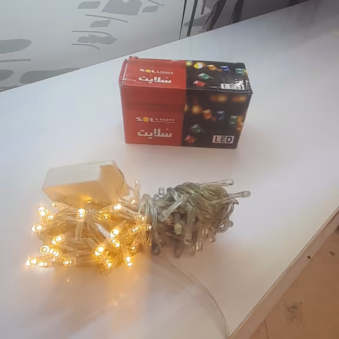 ریسه سوزنی 100 لامپه 9متری رنگ بدنه نقره ای دررنگ افتابی  ریموت دار 