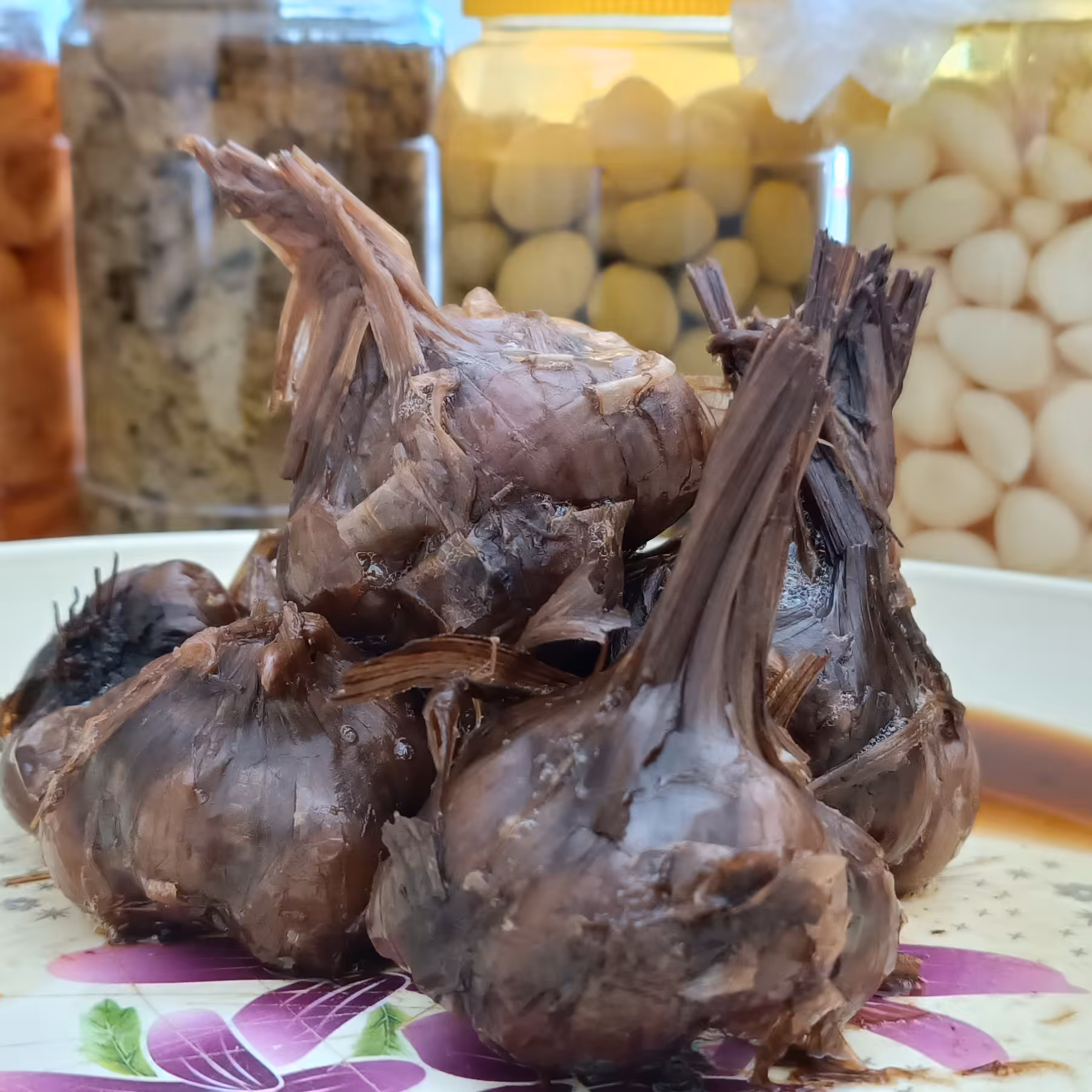 سیر ترشی هفت ساله واقعی ارسال رایگان بدون شیره  یک کیلو و پانصد گرم