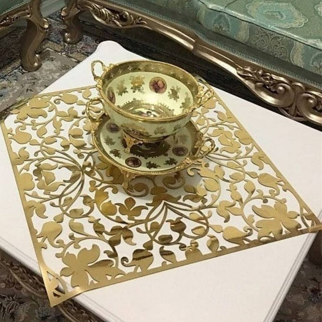 رومیزی چرم آئینه ای پشت استردار طرح گل وبوته