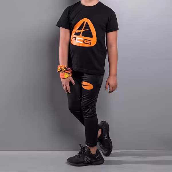 سرهمی و ست ورزشی تیشرت شلوار بچگانه سایز M