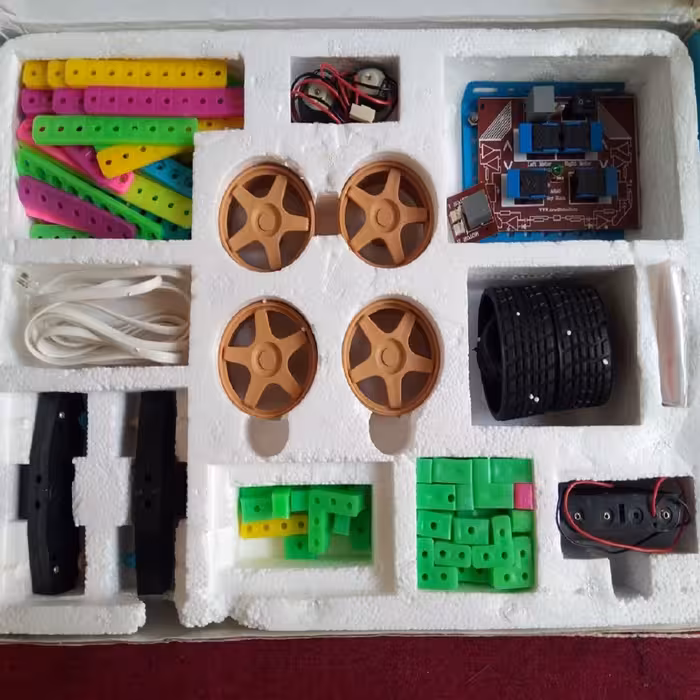 ربات کوچولوی من  پکیج آموزش رباتیک برای سنین 3 تا 7 سال تولید صنایع رباتیک آراد