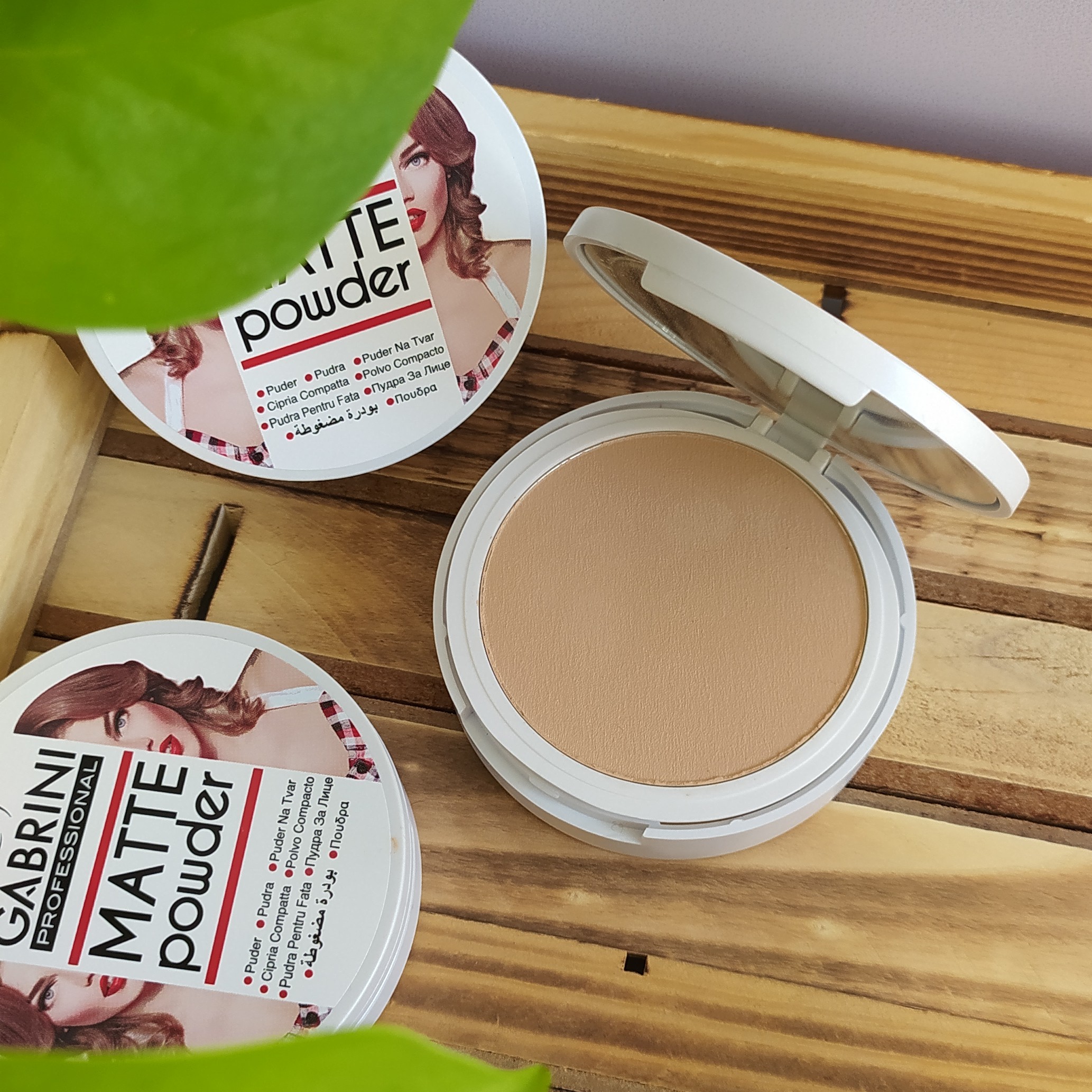 پنکک مات گابرینی Gabrini Matte Powder شماره 01 با کاور فوق العاده