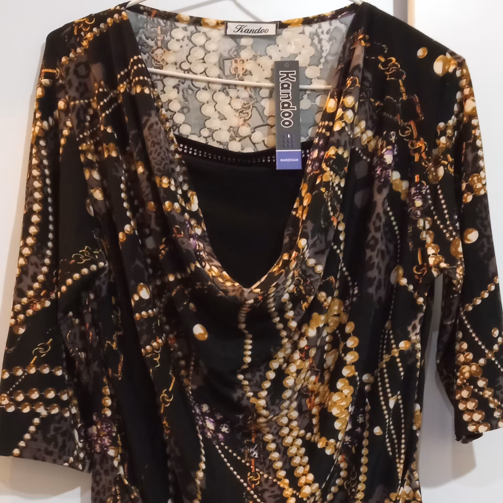 بلوز زنانه یقه شل ریون کشی محرمی