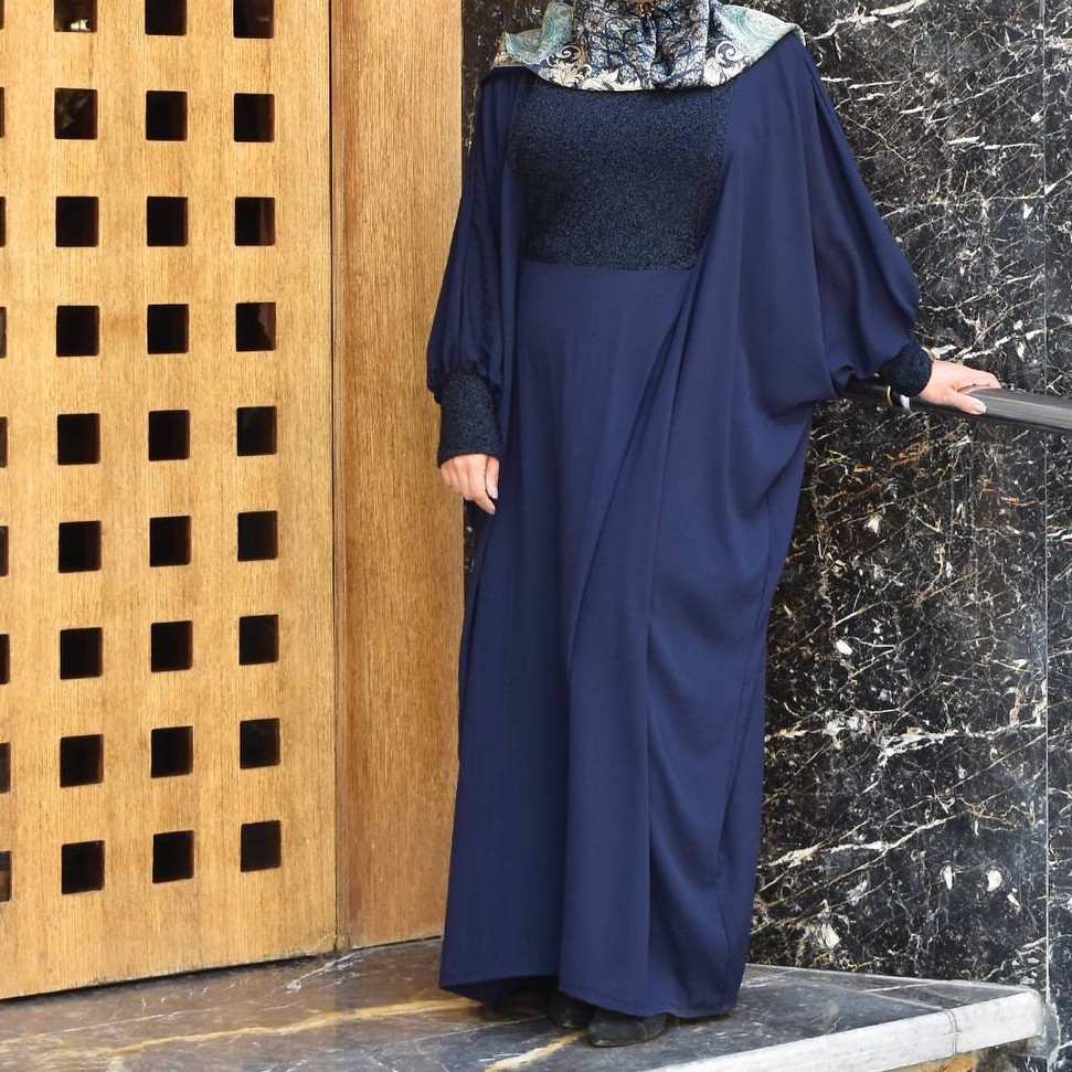 عبای زیبا پوشیده