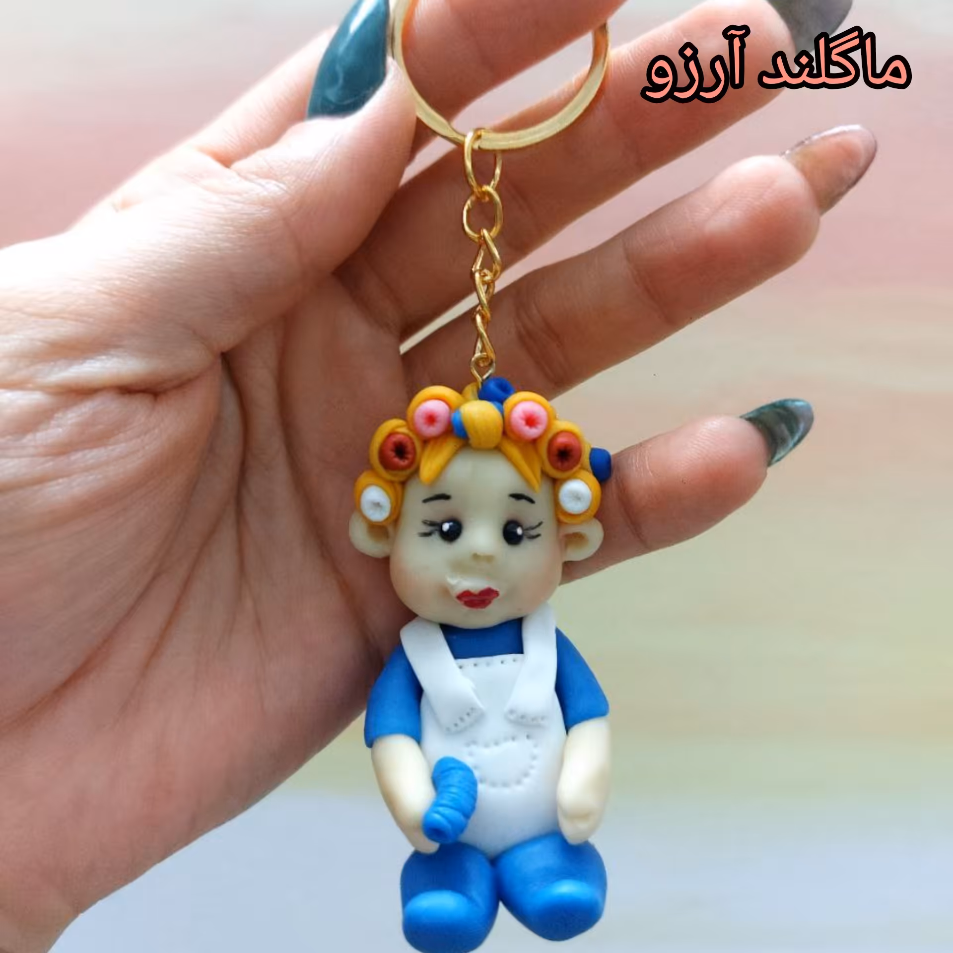 جاسوییچی دختر ارایشگر