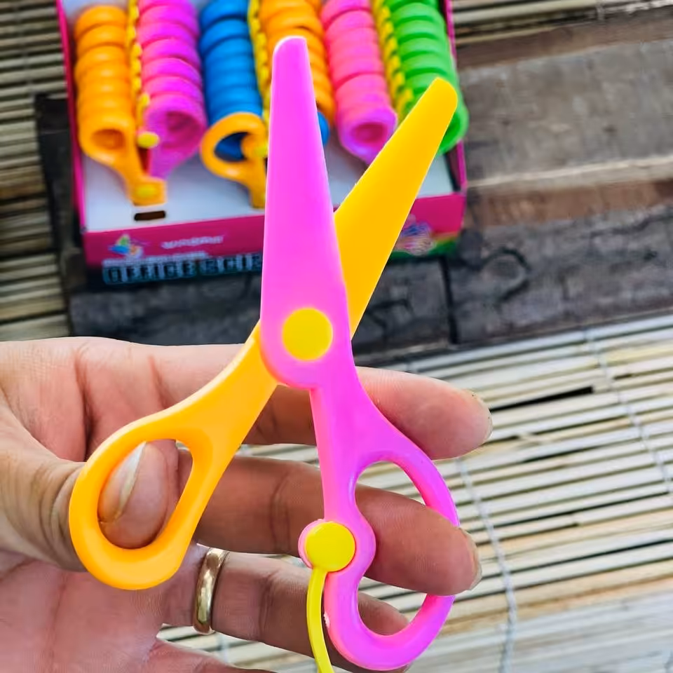 قیچی کاغذ لوکس