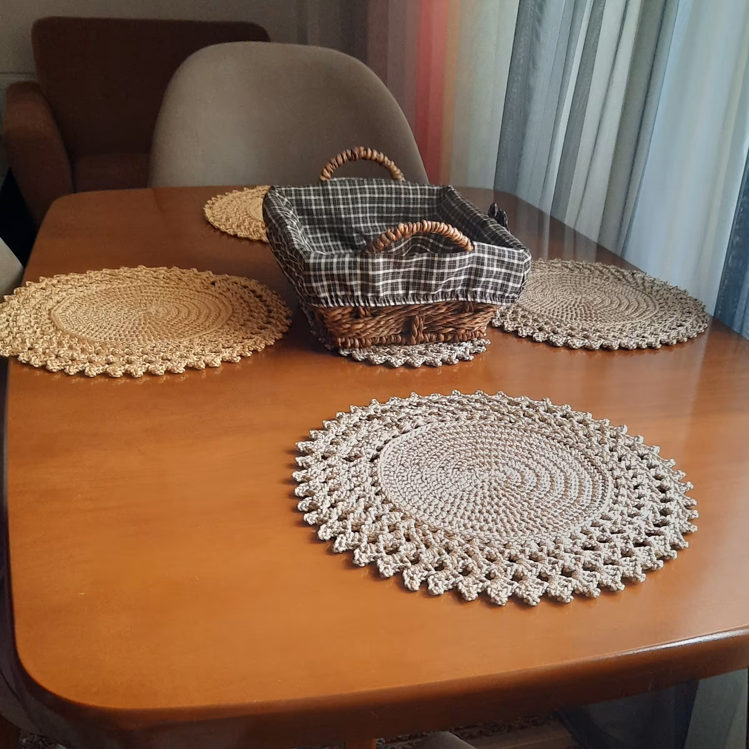 زیر بشقابی مکرومه مدل ترک