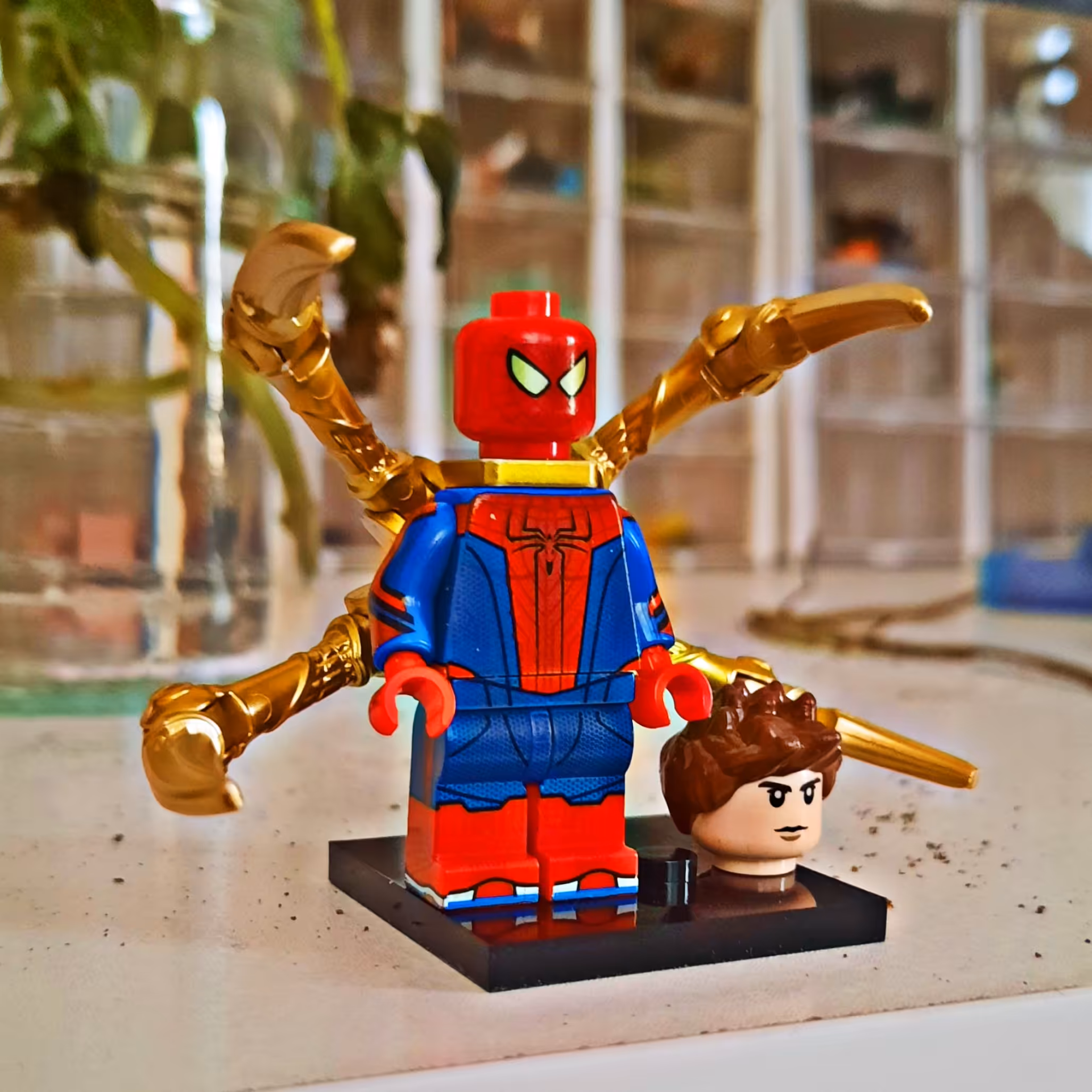 لگو اسپایدرمن طلایی با چنگک درخشان و دو سر
