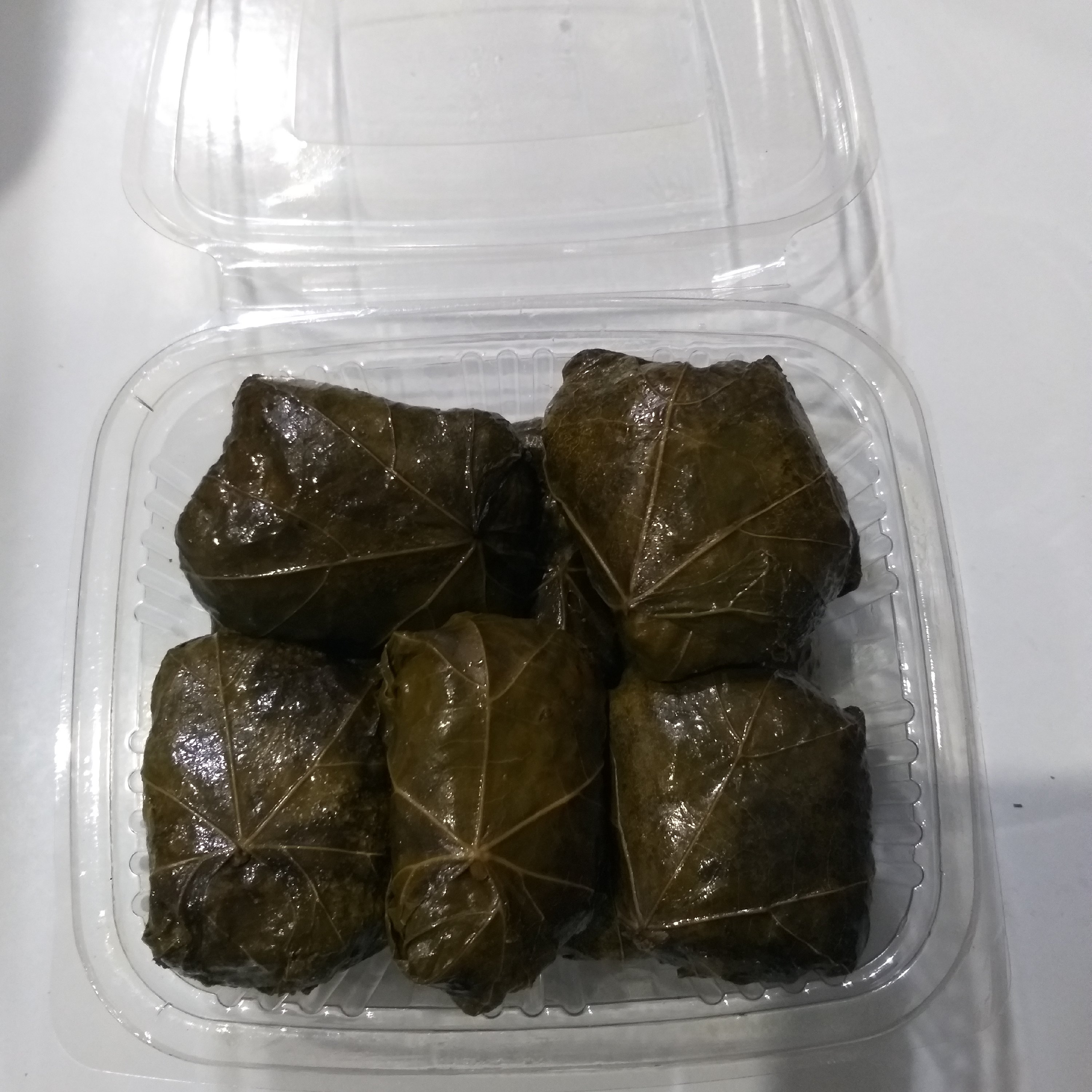 دلمه برگ اماده وخانگی در بسته بندی 10 عددی با وزن حدود 480 گرم