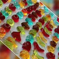 پاستیل خانگی میوه ای  1000 گرمی تهیه شده از مواد طبیعی و خوشمزه