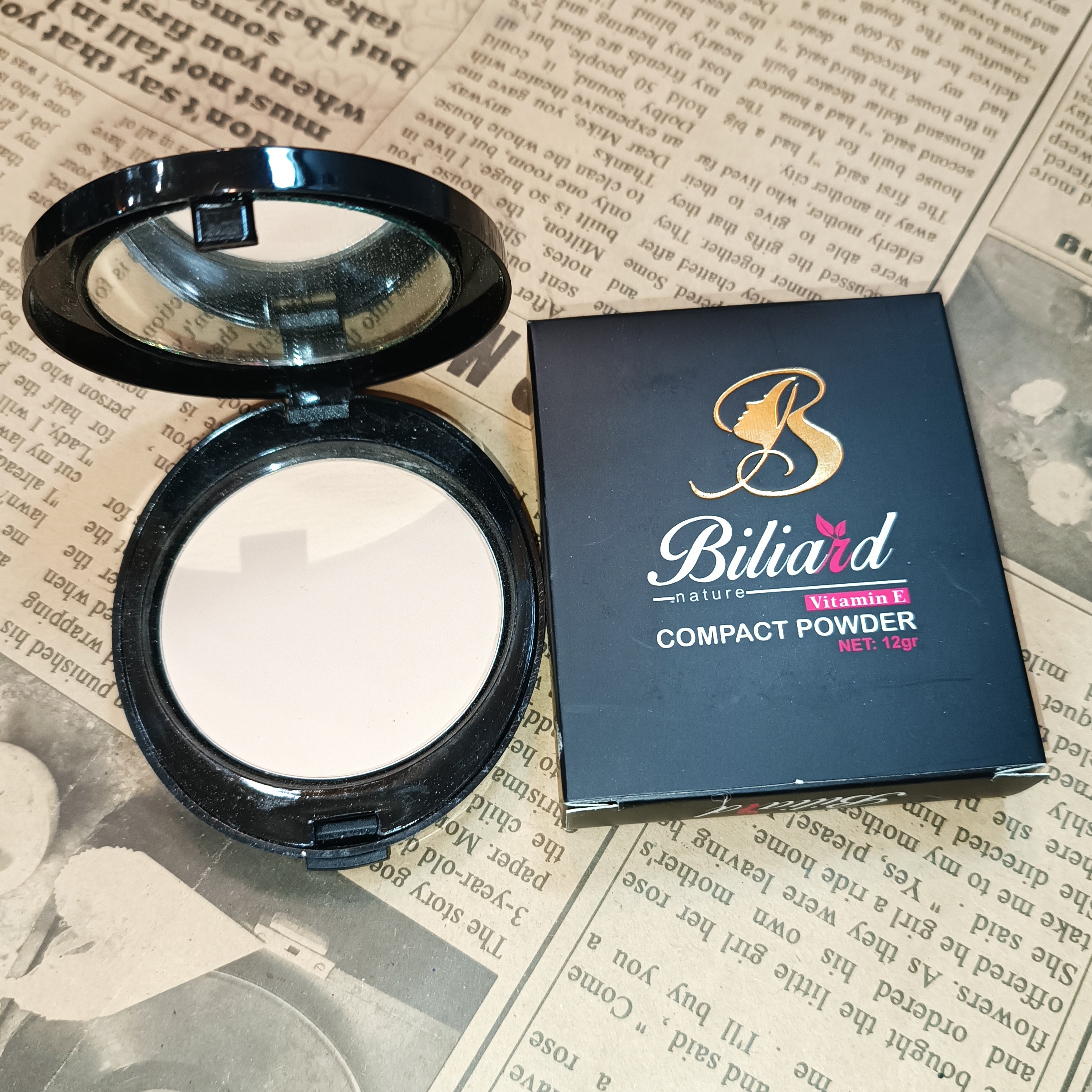 پنکک گیاهی biliard شماره 8 اصل پنکیک بیلیارد Biliard ضدآب پوشش قوی ویتامینه پنکک بیلیارد آرایشی بهترین پنکک ضد آب 