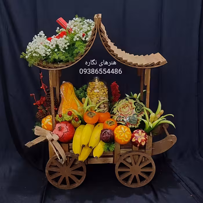 کالاسکه میوه آرایی شده همراه هندوانه و کدو و ظرف شیشه ای برای آجیل،میوه آرایی ،سبد میوه،میوه یلدا،کالاسکه میوه