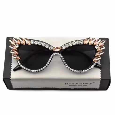 عینک مدل گربه ای نگین دار