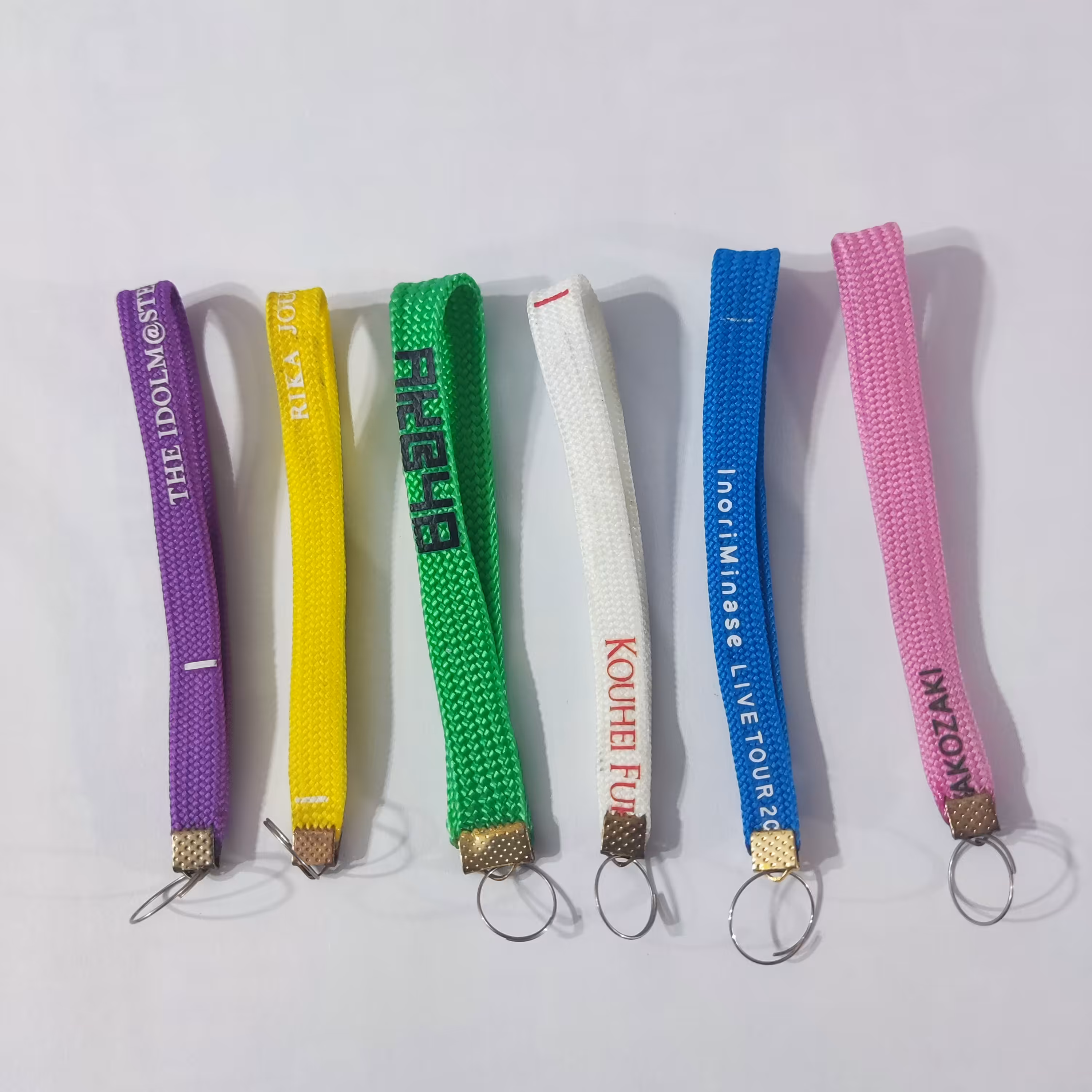 بند فلش و گوشی و کیف