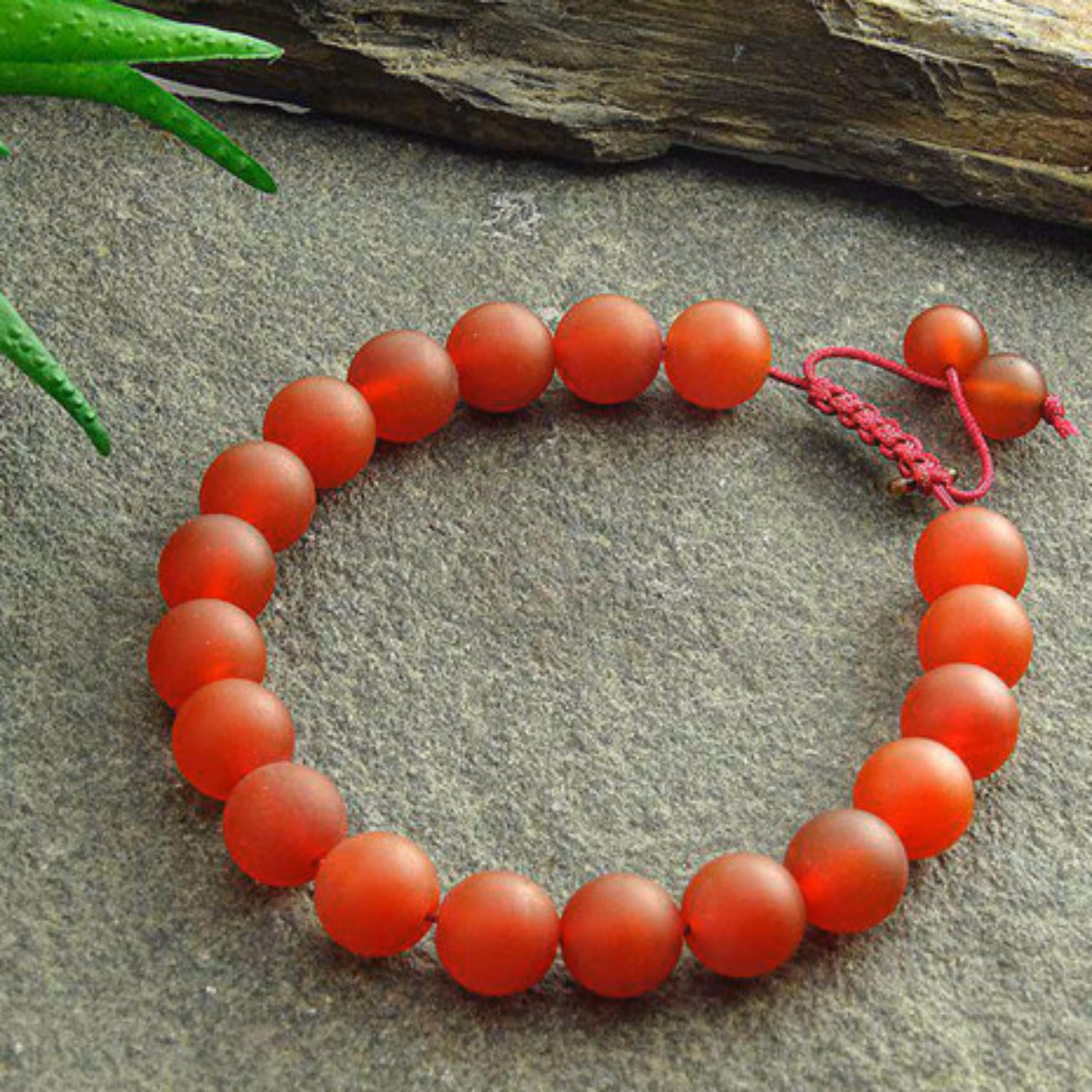 دستبند سنگ عقیق قرمز مات  کد 61