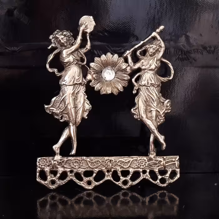 جاکلیدی برنز بانو نوازنده